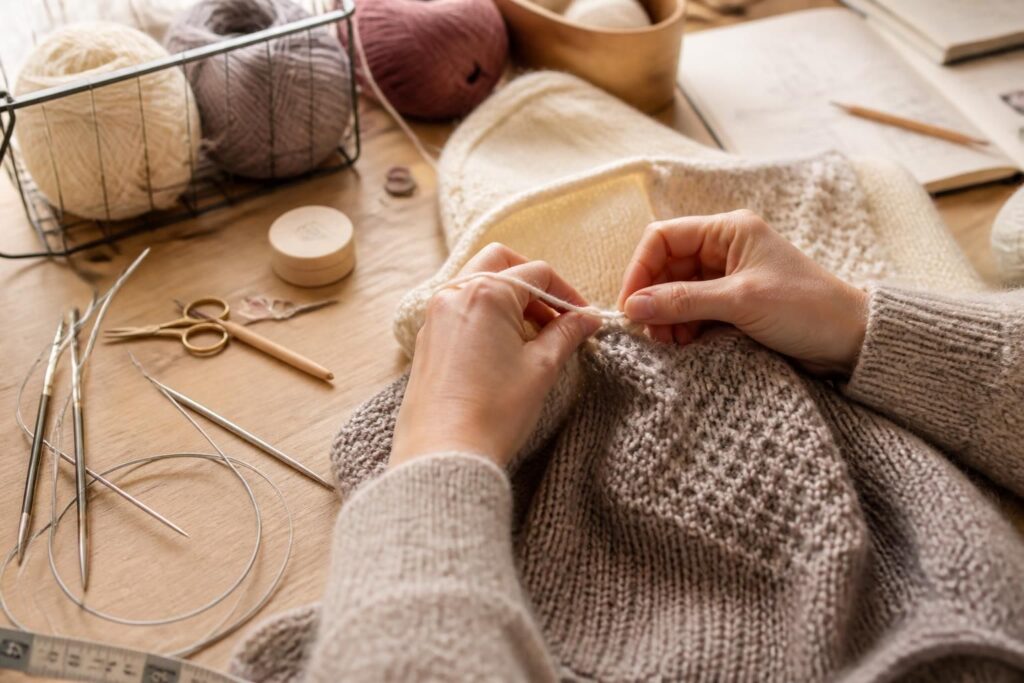 Tricot assemblage : maîtrisez les techniques pour un rendu professionnel 2 apprenez les techniques d'assemblage en tricot pour obtenir un résultat impeccable et professionnel. guide complet pour tous les niveaux.